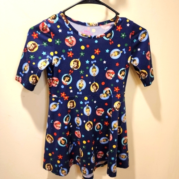 Disney princess Christmas print short Sleeves girls dress size 6 - Picture 1 of 7